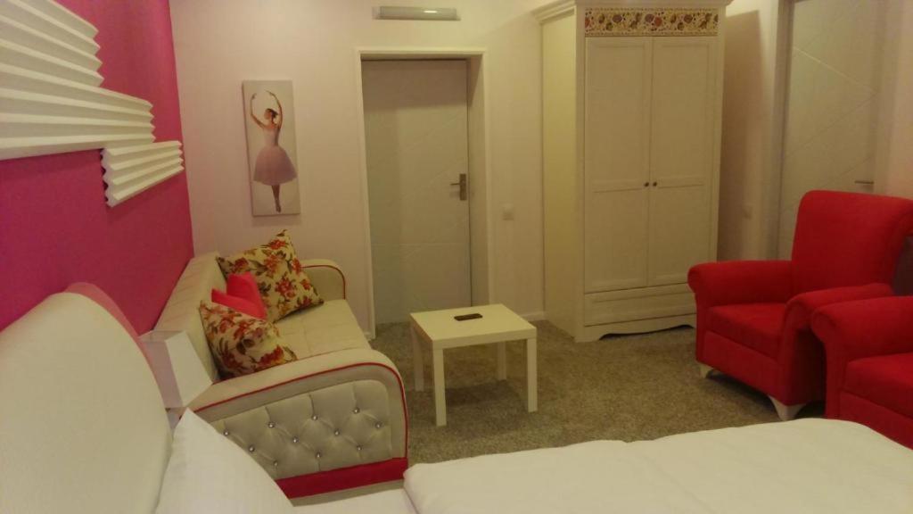 Hotel Lilo Near Airport Tbilisi Bagian luar foto